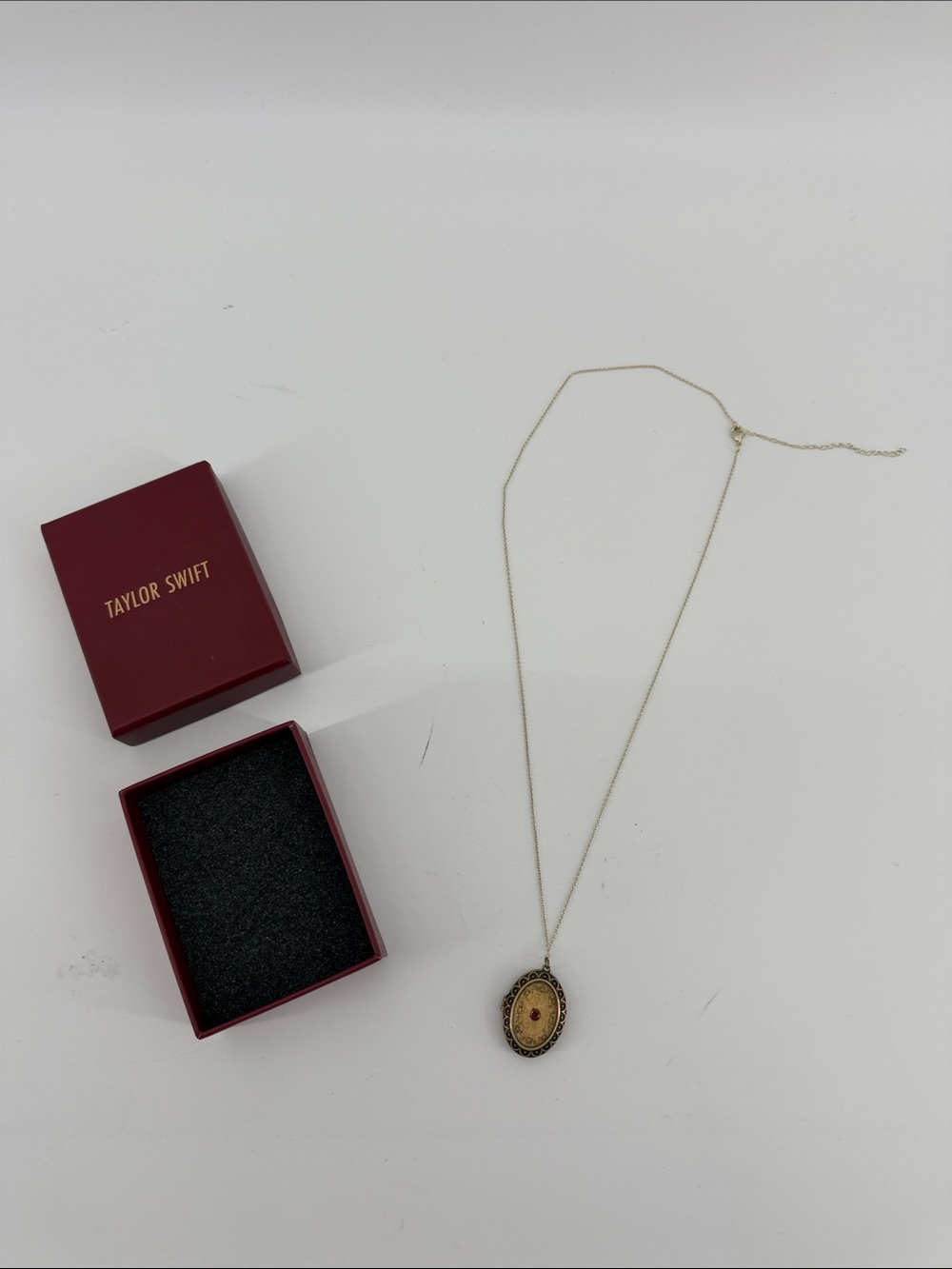 Taylor Swift “We’ll Run” Locket Necklace with Box A21
